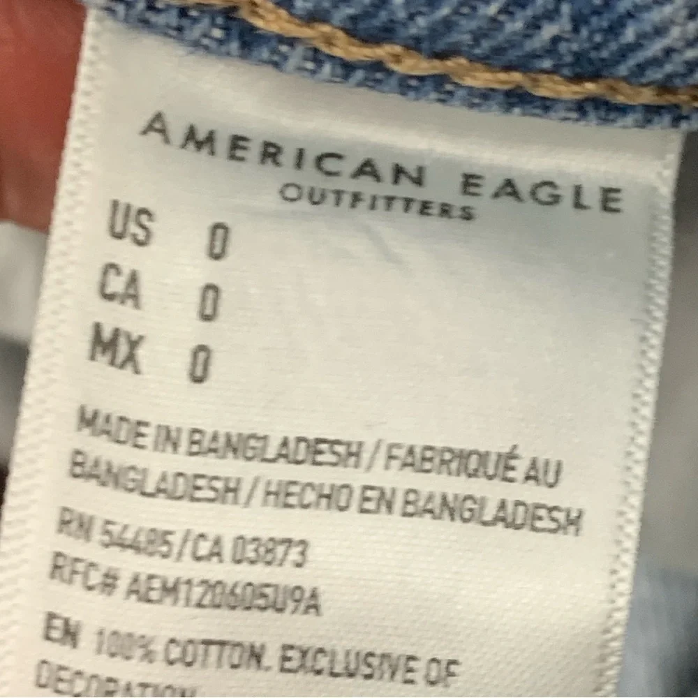 American Eagle Women Size 0 Shorts Light Wash Jean Skater Cotton Long Distressed